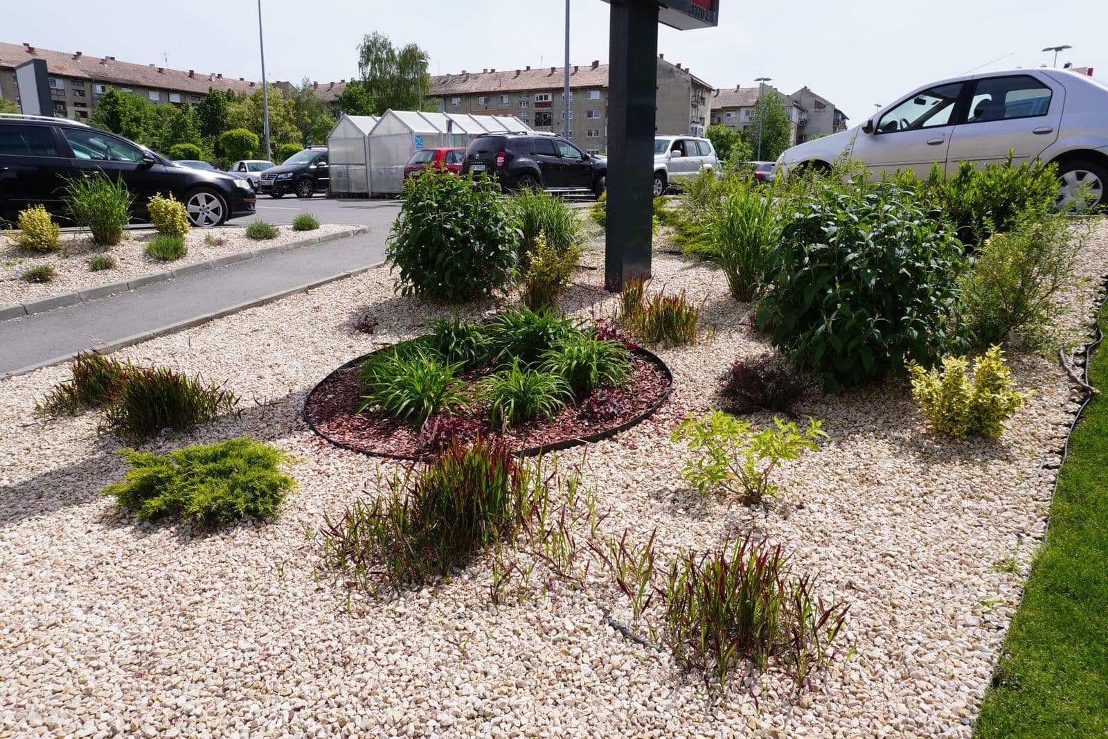 Întreținere spații verzi comerciale